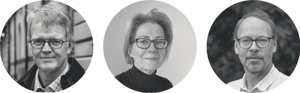 Ett svartvitt foto av tre personer.