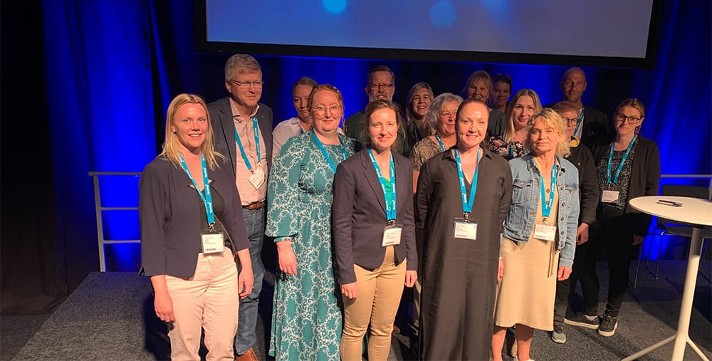 Sofie Rosén, Göran Angergård,, Therese Holmstedt, Ann-Sofie Karlsson, Helena Wase, Nils Olsson, Elin Johansson Hultman, Monica Hyttmark Niska, Ida Kedling, Rebeca Carlander, Katrin Landelius, Sanna Klinglund, Elisabeth Berglönn, Agneta Larsson, Peo Hermansson och Lisa Knutsson Fröjd på scenen på e-hälsomässan Vitalis.