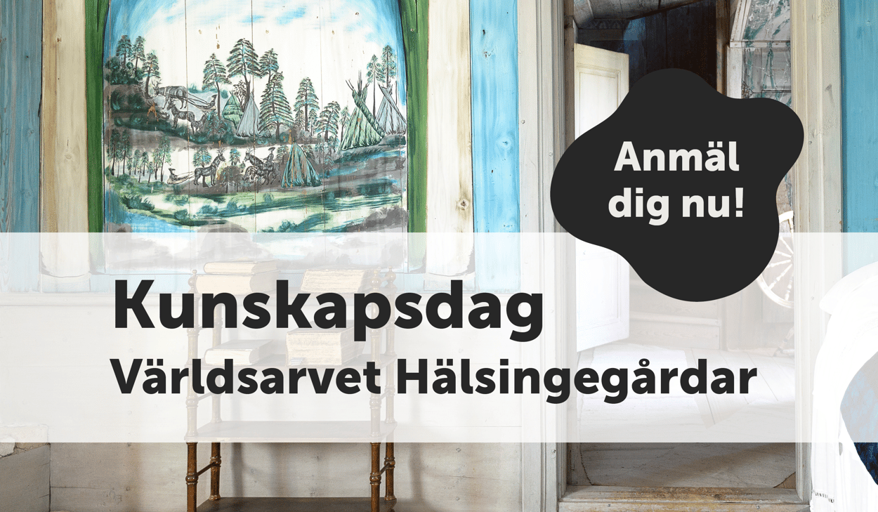 Ett blått rum med en tavla på väggen.