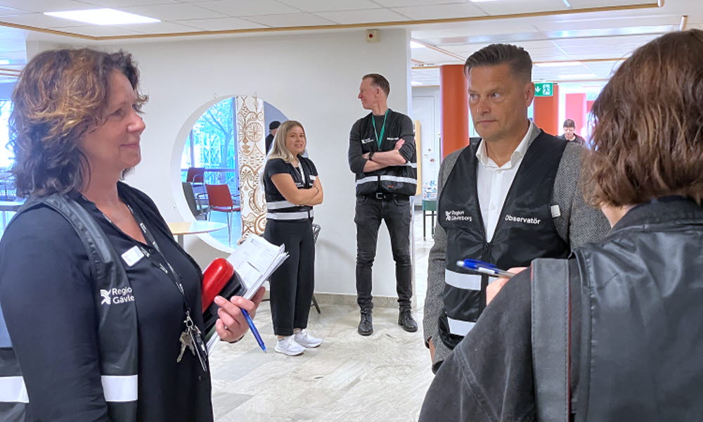 Lockdown-övning akutmottagningen i Bollnäs den 28 maj 2025. Susanne Andersson, vårdenhetschef akutmottagning i Bollnäs, Ronny Stjernlöf och Anke Wenkhausen, biträdande verksamhetschef medicin Bollnäs.