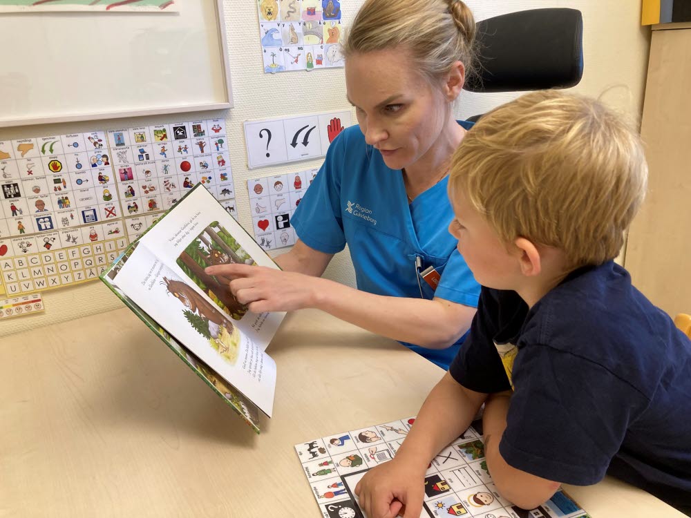 Läs på recept, logoped med patient.