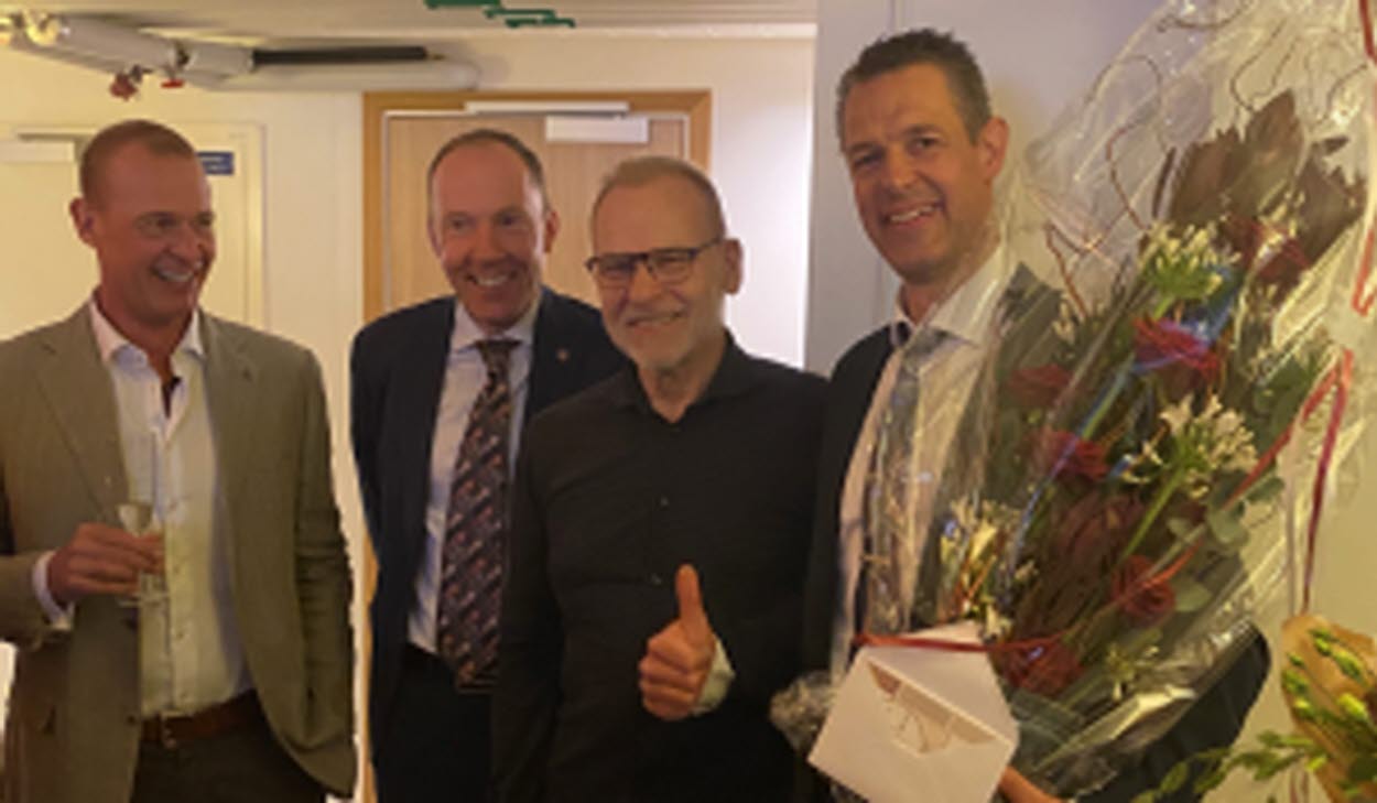 Professor Nils Hailer (biträdande handledare), professor Per Wretenberg (opponent), docent Gösta Ullmark (huvudhandledare) och ortoped Hampus Stigbrand själv i samband med disputationen. 
